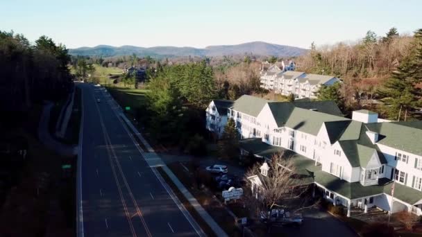 Aerial Pullout Blowing Rock Blowing Rock Północna Karolina Green Park — Wideo stockowe