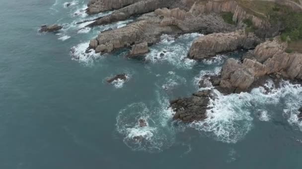 Tojinbo Fukui Coastline Aerial Tilt Reveal Shot Japan — Stockvideo