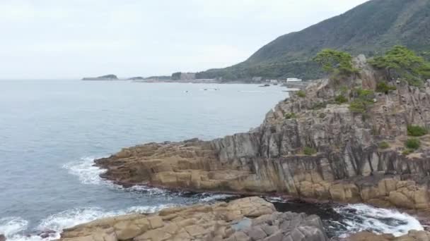 福井海岸线日本 空中飞越火岛岩层 — 图库视频影像