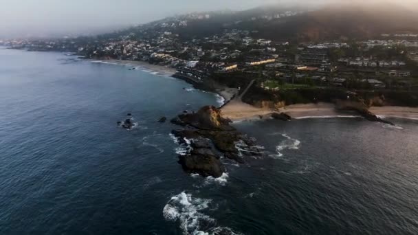 Orbit Shot Rocks Sea Laguna Beach California — Stock Video