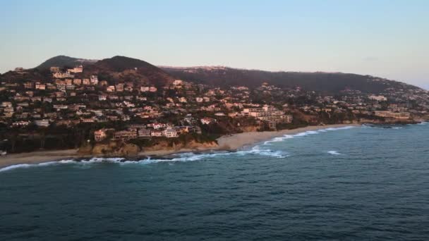 Vista Aérea Las Costas Laguna Beach Durante Atardecer — Vídeo de stock