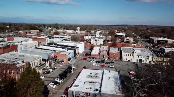 Aerial Pullout Burke County Courthouse Morganton Morganton North Carolina — стоковое видео