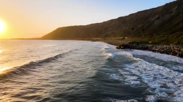 Incredibile Drone Girato Una Spiaggia California Durante Tramonto Ora Oro — Video Stock