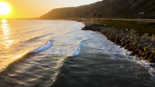 Increíble Disparo Dron Volando Sobre Océano Atardecer California — Vídeos de Stock