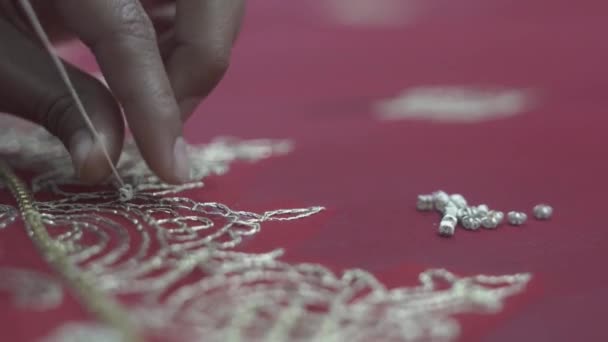 Χάντρες Που Ράβονται Χέρι Βαμβακερό Νήμα Beautiful Sari Νυφικό — Αρχείο Βίντεο