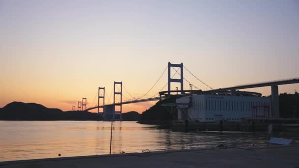 Solnedgång Över Kurushima Kaikyo Suspension Bridge Golden Light — Stockvideo