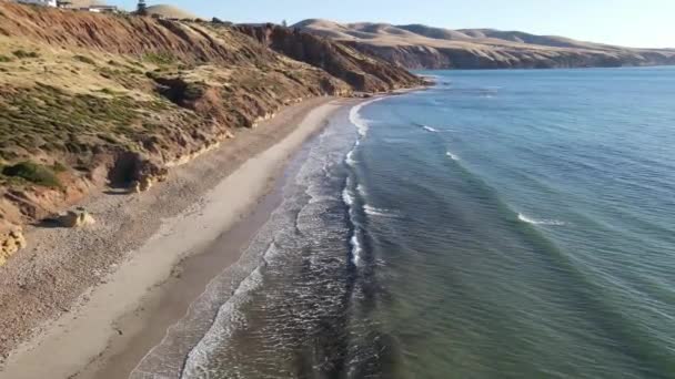 Cinematic Drone Shot Calm Sellicks Beach South Australia Small Waves — Stock Video