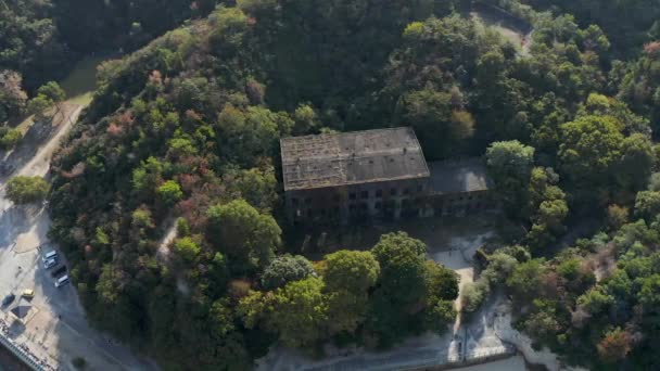 Εγκαταλελειμμένα Ερείπια Της Okunoshima Στην Ιαπωνία Aerial Pan Shot — Αρχείο Βίντεο