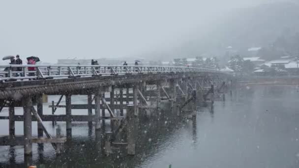 Arashiyama Kyoto Copos Nieve Cayendo Sobre Puente Togetsukyo — Vídeos de Stock
