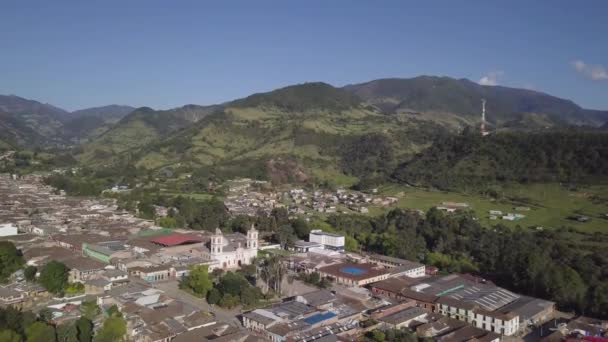 Drohnenschüsse Über Dem Hauptplatz Der Stadt Silvia Kolumbien Die Drohne — Stockvideo