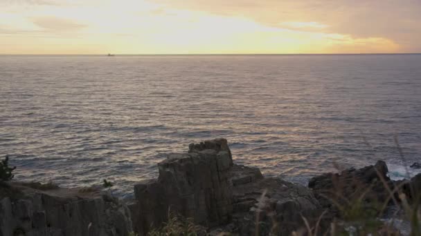 Mar Japón Costa Fukui Tojinbo Con Barco Horizonte Atardecer — Vídeos de Stock