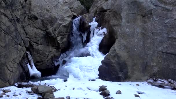 Замороженные Водопады Скалистых Гор — стоковое видео