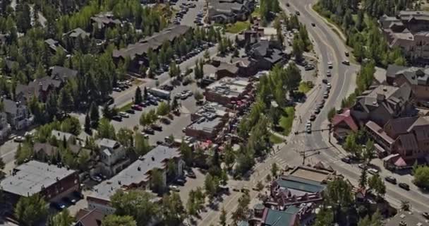 Breckenridge Colorado Aerial V16 Birdseye Vista Clube Iate Alojamentos Cidade — Vídeo de Stock