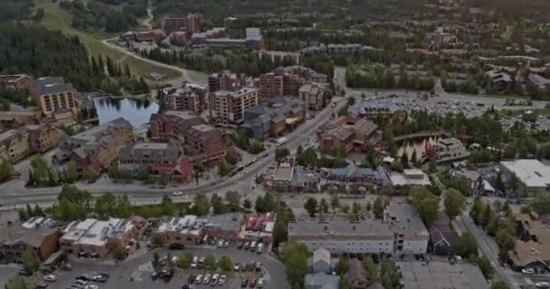 Бренд Colorado Aerial Живописный Птичий Вид Город Славным Закатом Горами — стоковое видео