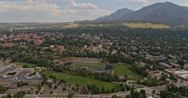 Boulder Colorado Aerial Panoramic View University Foothills Neighborhood Majestic Mountains — Stock Video