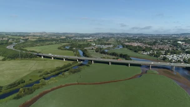 Uma Ponte Desvio Uma Auto Estrada Corta Seu Caminho Através — Vídeo de Stock