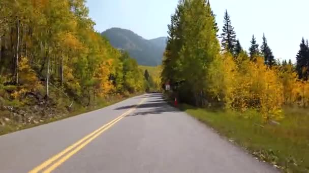 Відеозаписи Водіння Скелястих Горах Колорадо Восени — стокове відео