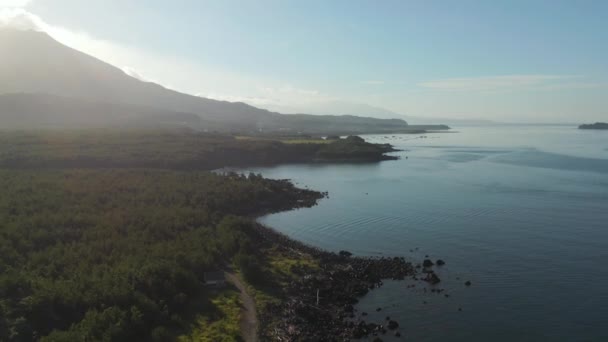 Sakurajima Ilha Vulcânica Japão Aerial Push Shot Nascer Sol Longo — Vídeo de Stock