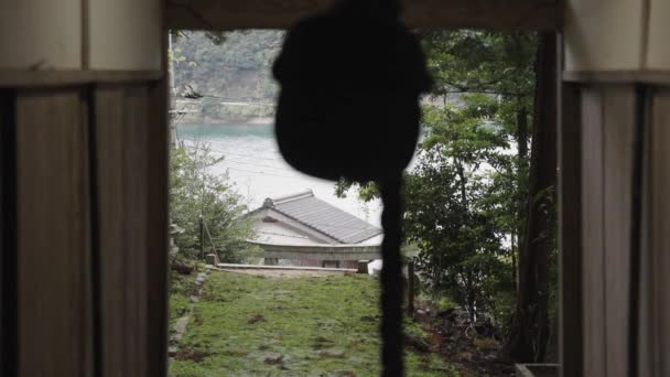 京都の田舎海辺の町 伊根町 神社の衰退から見ると — ストック動画