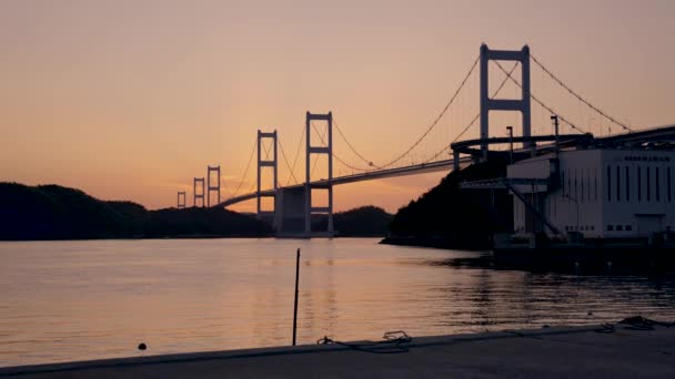 Sonnenaufgang Über Der Shimanami Kaido Brücke Dem Kurushima Kaikyo Japan — Stockvideo