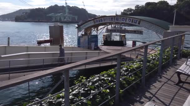 Shimanami Kaido Ferry Mar Interior Japón Pan Shot Start Cycling — Vídeos de Stock