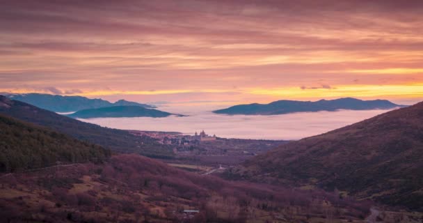 Escorial Μοναστήρι Κατά Διάρκεια Της Ανατολής Και Της Θάλασσας Των — Αρχείο Βίντεο