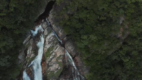 横岛太子瀑布的空中俯瞰 飞向基地 — 图库视频影像