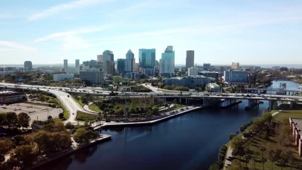 Повітряна Тампа Флорида Рухом Передньому Плані Вздовж Річки — стокове відео