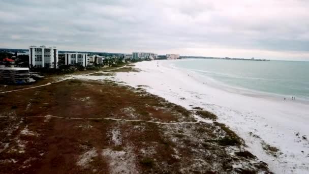 佛罗里达州萨拉索塔附近丽都礁上的丽都海滩空中 — 图库视频影像