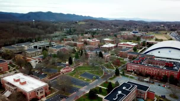Aerial Tilt East Tennessee State University Campus — Vídeo de stock