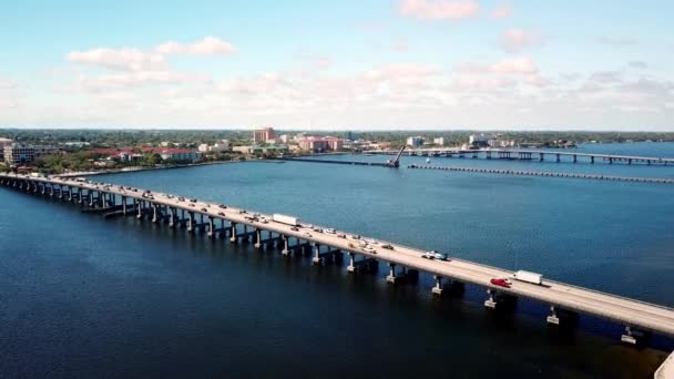 Tráfego Longo Ponte Sobre Rio Manatee Perto Bradenton Florida Bradenton — Vídeo de Stock