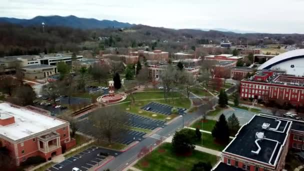 Campus Aéreo Universidad Estatal Del Este Tennessee Inclina Hacia Arriba — Vídeo de stock