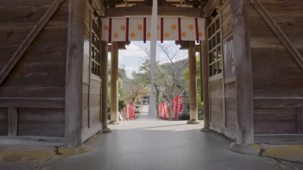 Cancello Del Tempio Che Porta Kinosaki Onsen Slow Motion Stabilire — Video Stock