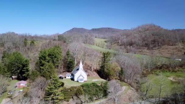 โบสถ Aerial Ashe County ใกล Watauga County Line — วีดีโอสต็อก
