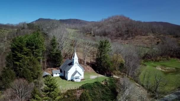 Aerial Push Dans Ashe County Church Près Watauga County Line — Video