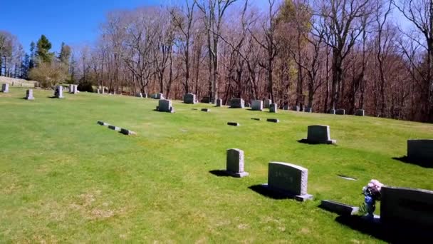 Mezar Taşlarından Pürüzsüz Hava Çekilmesi Mezar Taşları — Stok video