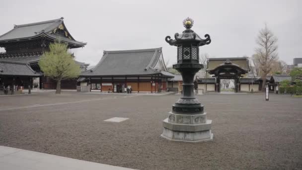Courtyard Higashi Honganji Temple Overcast Day Kyoto Japan — Stok Video