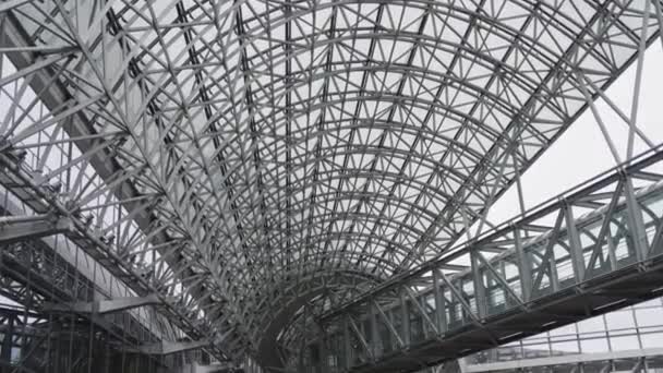 Kyoto Station Skyway Interior Roof Japón Inclinación Establecimiento Tiro — Vídeos de Stock