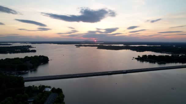 Lake Norman Aerial Sunset Výstřel — Stock video