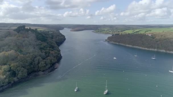 Zicht Vanuit Lucht Kantelend Boten Een Riviermonding Cornwall Engeland — Stockvideo