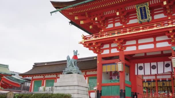 Haupteingang Zum Fushimi Inari Schrein Kyoto Japan Pan Einstellungsschuss — Stockvideo