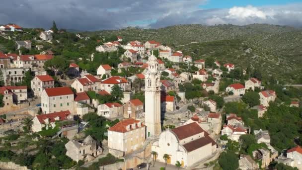 Chiesa San Giovanni Paolo Lozisca Brac Croazia Aerea — Video Stock