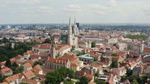 Flying Zagreb Cathedral Scenic View Zabgreb City Croatia Повітрям — стокове відео