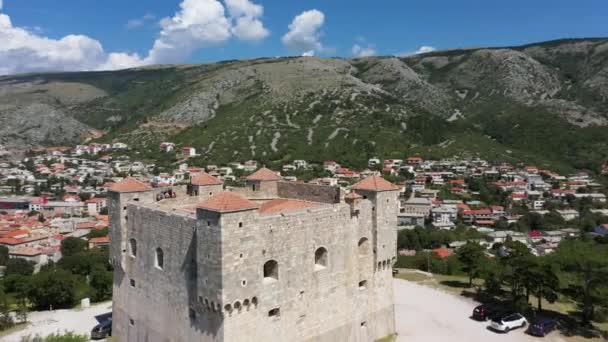 Ιστορικό Φρούριο Νεχάι Στο Λόφο Της Πόλης Σένι Βρίσκεται Στην — Αρχείο Βίντεο