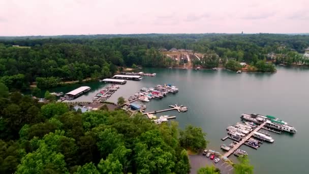 High Aerial Marina Lake Keowee Lake Keowee South Carolina — Stockvideo