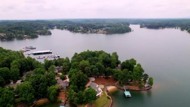 Desenvolvimento Aéreo Longo Lago Keowee — Vídeo de Stock