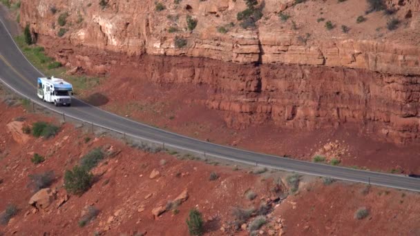 Flygfoto Bilar Som Kör Vägarna Colorado National Monument — Stockvideo