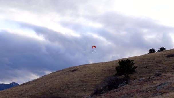 Para Kluzák Letící Nad Boulderem Colorado — Stock video
