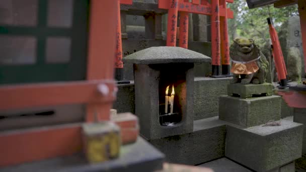 Velas Ardiendo Fushimi Inari Taisha Kyoto Japón — Vídeo de stock