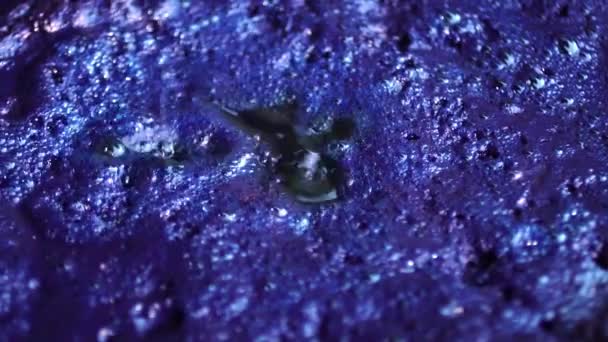 Detailní Záběr Kapek Vody Bublin Šílenější Barvě Při Barvení Organických — Stock video